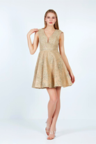 Abito svasato Moda-Mania con scollo a V, tessuto beige scuro e stampa glitter dorata, abito corto elegante e alla moda