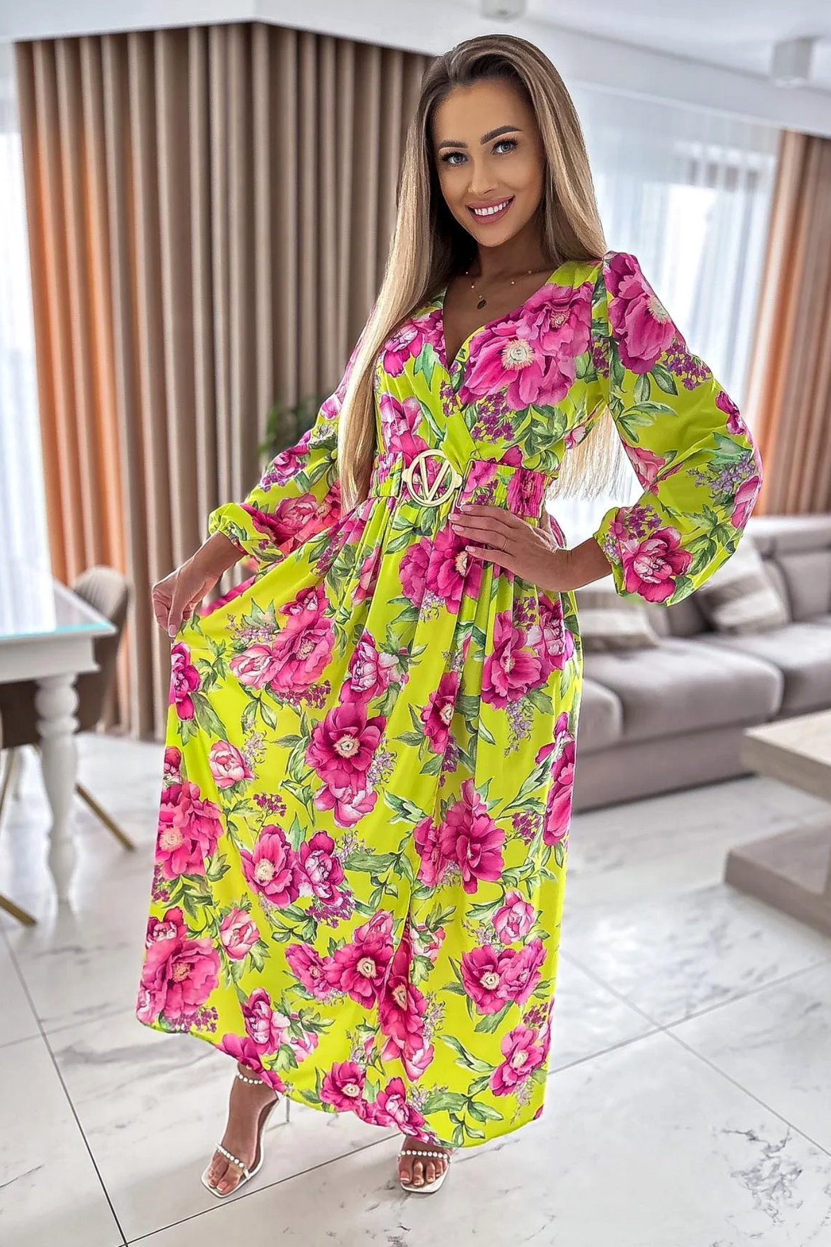 Abito lungo svasato giallo con stampa floreale, spacco e cintura elasticizzata, Moda-Mania, abiti lunghi femminili.