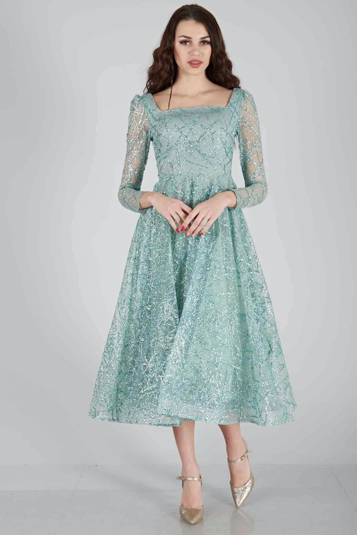 Abito svasato midi verde menta in tulle con trama glitterata e maniche lunghe, Moda-Mania, elegante e raffinato.