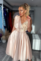 Abito midi svasato nude alla romana con corpetto applicato floreale 3D, firmato Moda-Mania, dettaglio elegante e femminile