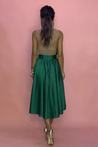Abito midi svasato verde alla romana di Moda-Mania con corpetto e applicazioni floreali 3D.