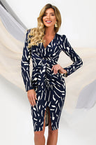 Abito tubino aderente a fantasia blunotte bianco Pretty Girl con scollo a V e arricciature, abiti corti eleganti e femminili