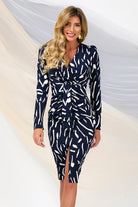 Abito tubino aderente a fantasia blunotte bianco Pretty Girl, con scollo a V e arricciature, abiti corti eleganti e femminili