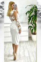 Abito tubino bianco Moda-Mania con corpetto in tulle a fiori 3D e balza in vita, abiti corti eleganti e femminili.