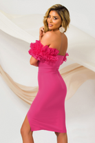 Abito tubino fucsia Pretty Girl con scollo a barchetta e volants in organza, abiti corti eleganti e femminili