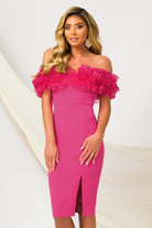 Abito tubino fucsia Pretty Girl con scollo a barchetta e volants in organza, abiti corti eleganti e femminili