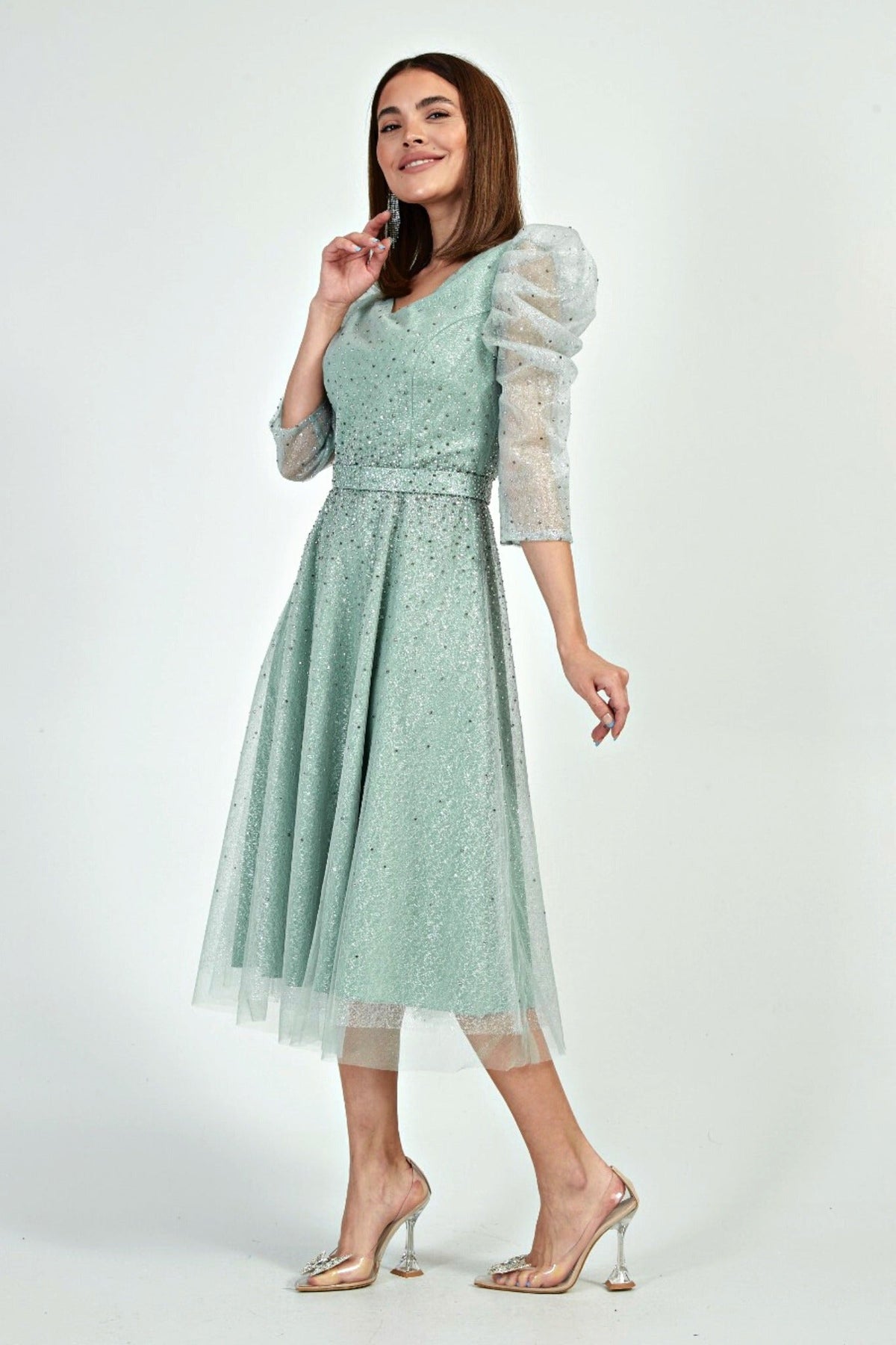 Abito midi da cerimonia verde menta in tulle lamè e chiffon decorato con brillantini, firmato Moda-Mania.
