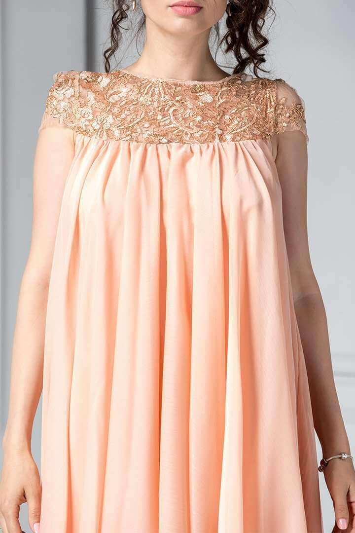 Abito corto svasato corallo in tulle con decollété e fiori, fodera interna, marca Artista.