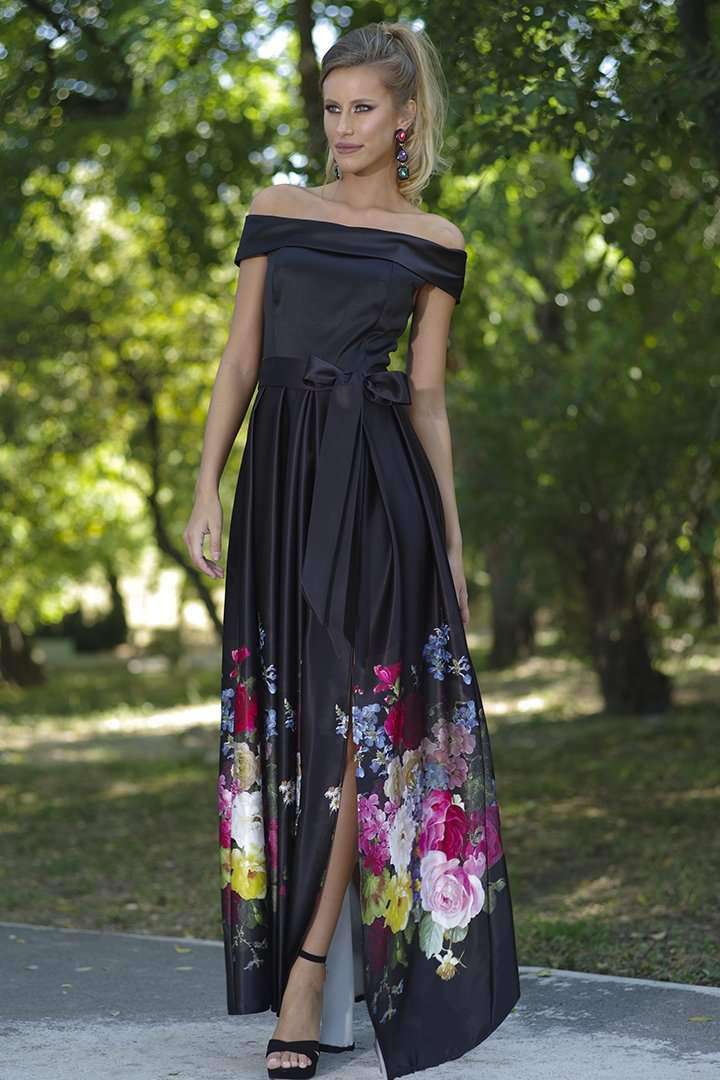 Abito lungo nero svasato Artista con scollatura a barchetta e fantasia floreale multicolore, tessuto leggero e femminile.