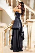 Abito lungo nero in taffetà Atmosphere modello asimmetrico con dettagli di perline nere, vestito elegante e sofisticato.