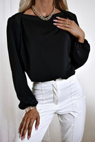 Blusa casual nera Moda-Mania in tessuto satinato fluido con maniche lunghe e polsini elasticizzati, dettagli eleganti e comodi