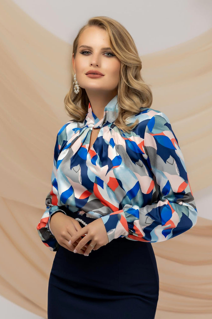 Blusa elegante a stampa astratta multicolore Pretty Girl collo alto con apertura