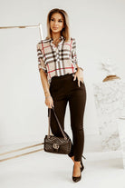 Camicia a fantasia geometrica con maniche tre quarti e bottoni dorati, brand Moda-Mania, tessuto leggero e stile elegante.