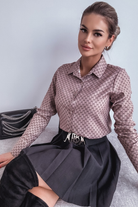Camicia beige in viscosa con fantasia lettera GG, bottoni dorati, stile elegante, moda-Mania, completo elegante femminile