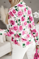 Camicia elegante bianca Moda-Mania con fantasia floreale rosa, dettagli di bottoni dorati e design femminile.