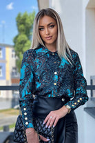Camicia elegante nera Moda-Mania con fantasia damascata turchese, bottoni dorati, tessuto misto, dettagli raffinati e stile classico