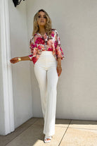 Camicia panna comoda Moda-Mania con fantasia floreale pesca fucsia, viscosa, bottoni dorati, stile elegante e casual.