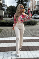 Camicia panna comoda Moda-Mania con fantasia floreale pesca e fucsia, viscosa, bottoni dorati, stile casual e femminile.