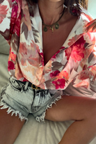 Camicia panna comoda Moda-Mania con fantasia floreale pesca e fucsia, viscosa, bottoni dorati, stile elegante e informale