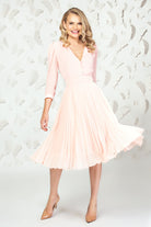 Camicia lunga rosa Pretty Girl con trama a pois, maniche lunghe, scollo a V e bottoncini a perla.