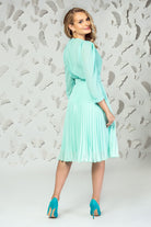 Camicia verde acqua con pois, manica lunga, scollo a V e bottoncini a perla, marca Pretty Girl.