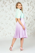 Camicia verde acqua in velo Pretty Girl a manica corta con jabout e bottoncini a perla, dettagli eleganti e femminili.