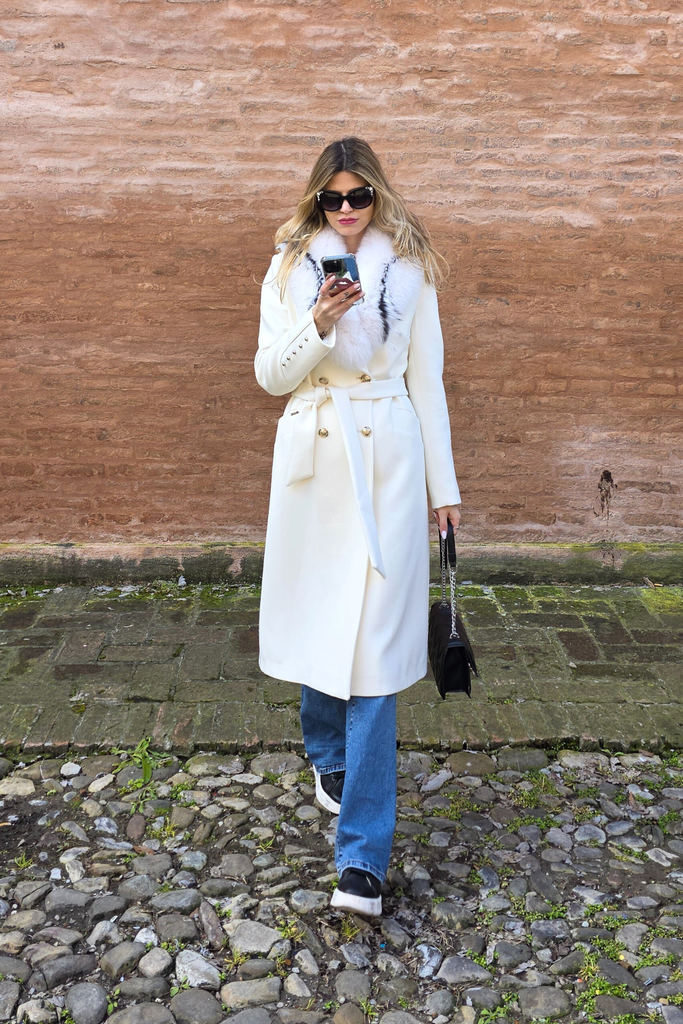 Cappotto invernale bianco doppiopetto in cashmere con fodera trapuntata scollo a V e pelo naturale rimovibile