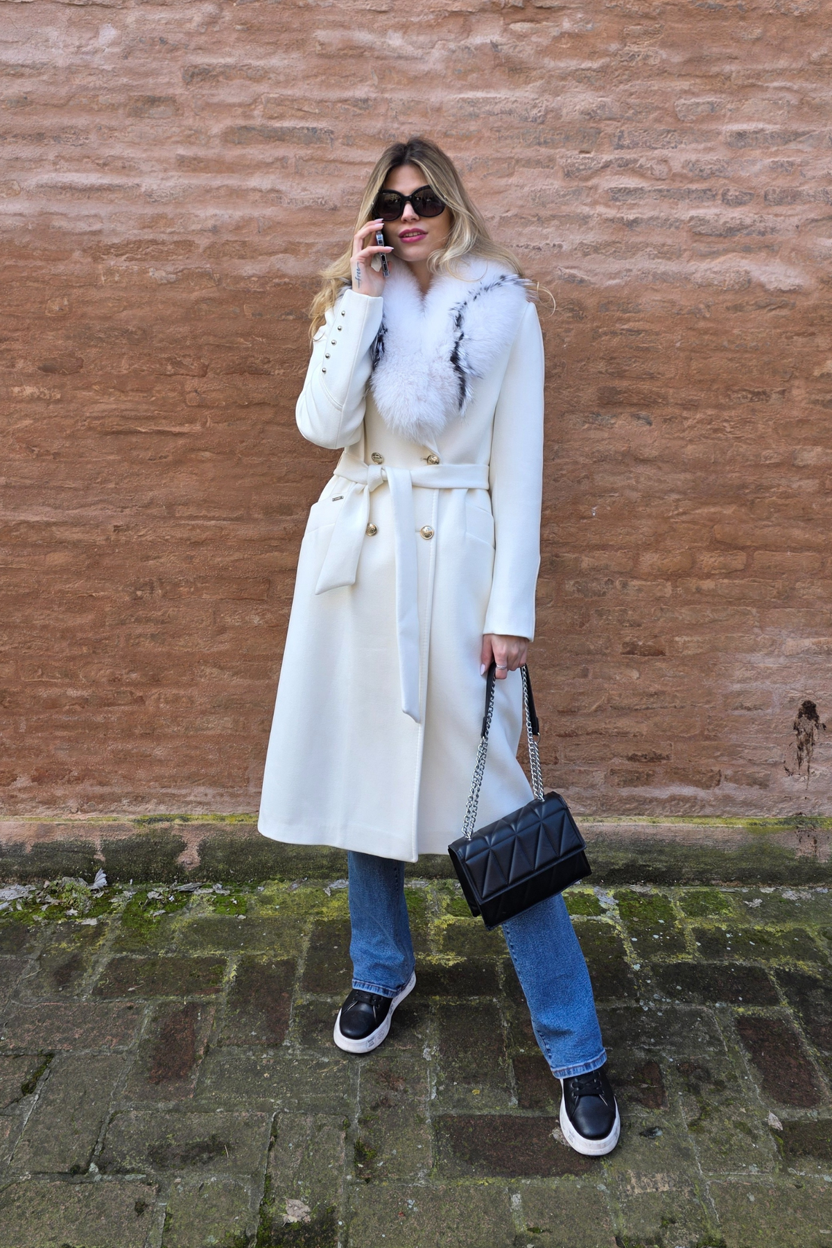 Cappotto invernale bianco doppiopetto in cashmere con fodera trapuntata, scollo a V e pelo naturale rimovibile, Giacche & Cappotti Moda-Mania