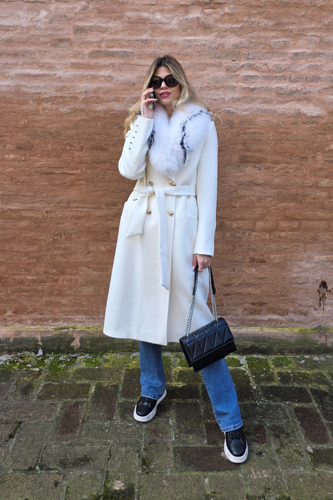 Cappotto invernale bianco doppiopetto in cashmere con fodera trapuntata scollo a V e pelo naturale rimovibile