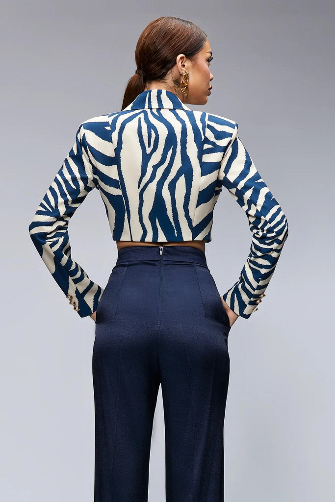 Completo casual elegante Bby giacca corta a stampa zebrata e pantaloni blu notte a vita alta e gamba larga