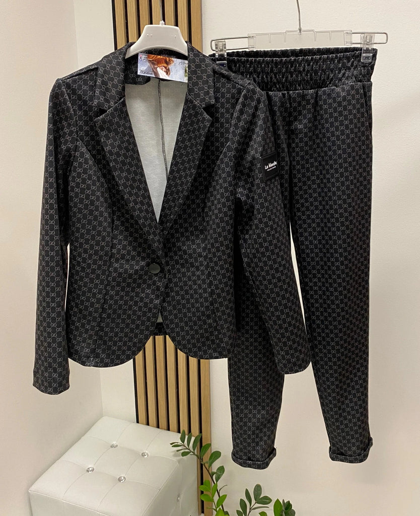 Completo casual nero a stampa G giacca e pantaloni con vita elasticizzata