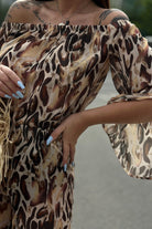 Completo estivo beige a fantasia maculata Moda-Mania con top e pantaloni larghi in georgette, stile elegante e leggero.
