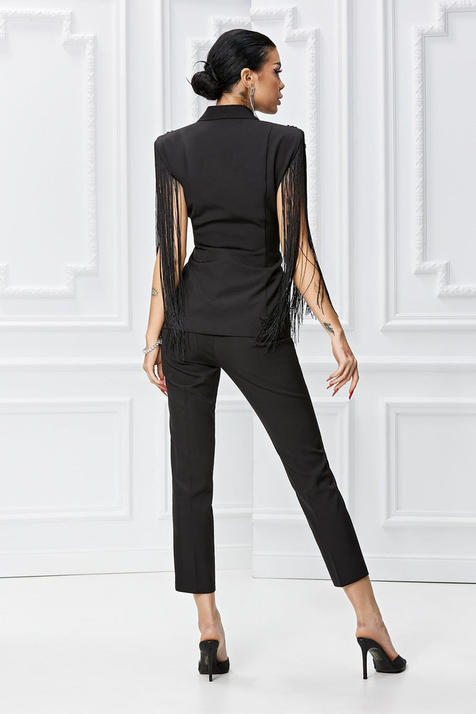 Completo tailleur elegante nero Bby giacca smanicata accessoriata con frange lunghe decorative e ricami in perline