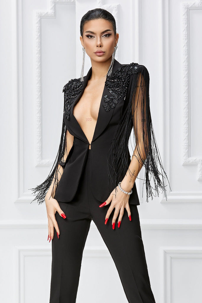 Completo tailleur elegante nero Bby giacca smanicata accessoriata con frange lunghe decorative e ricami in perline