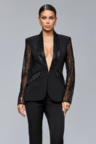 Completo tailleur nero Bby, giacca a maniche lunghe in tulle con paillettes, perline e pantaloni a sigaretta eleganti.