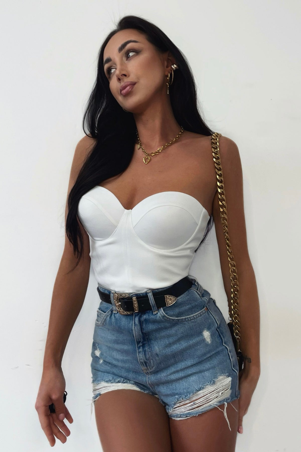 Corpetto bianco in viscosa Moda Mania con coppe a cuore e cerniera posteriore, top femminile elegante e alla moda.