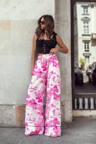 Corpetto nero Moda-Mania con spalline allacciabili, bottoncini a cuore e dettagli in pizzo nero.