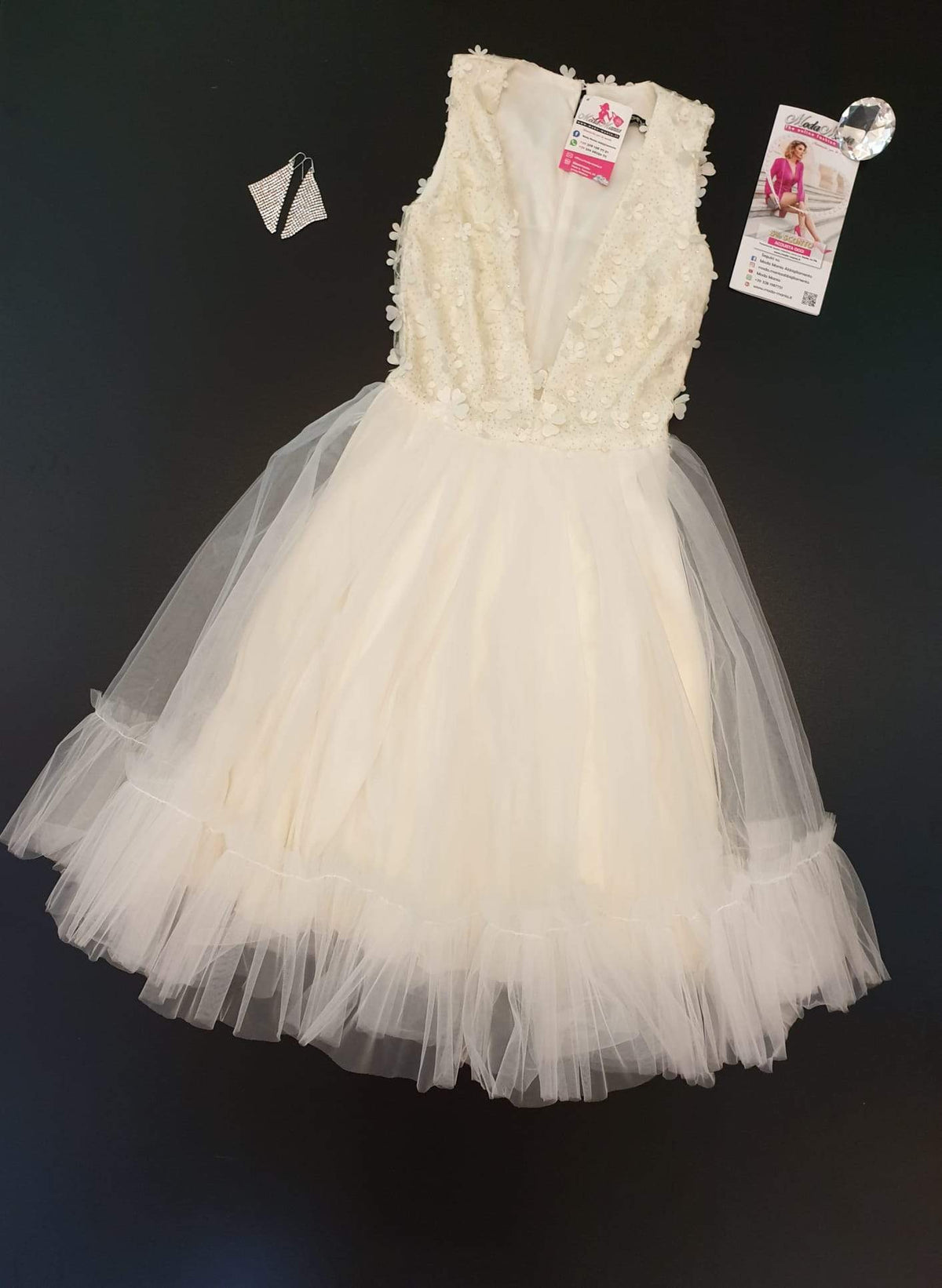 Abito svasato bianco - corpino con fiori in rilievo - gonna in tulle con fondo decorativo - Fofy