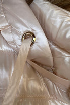 Gilet imbottito Gaudi color panna in nylon lucido con zip e cappuccio, giacca leggera da moda.