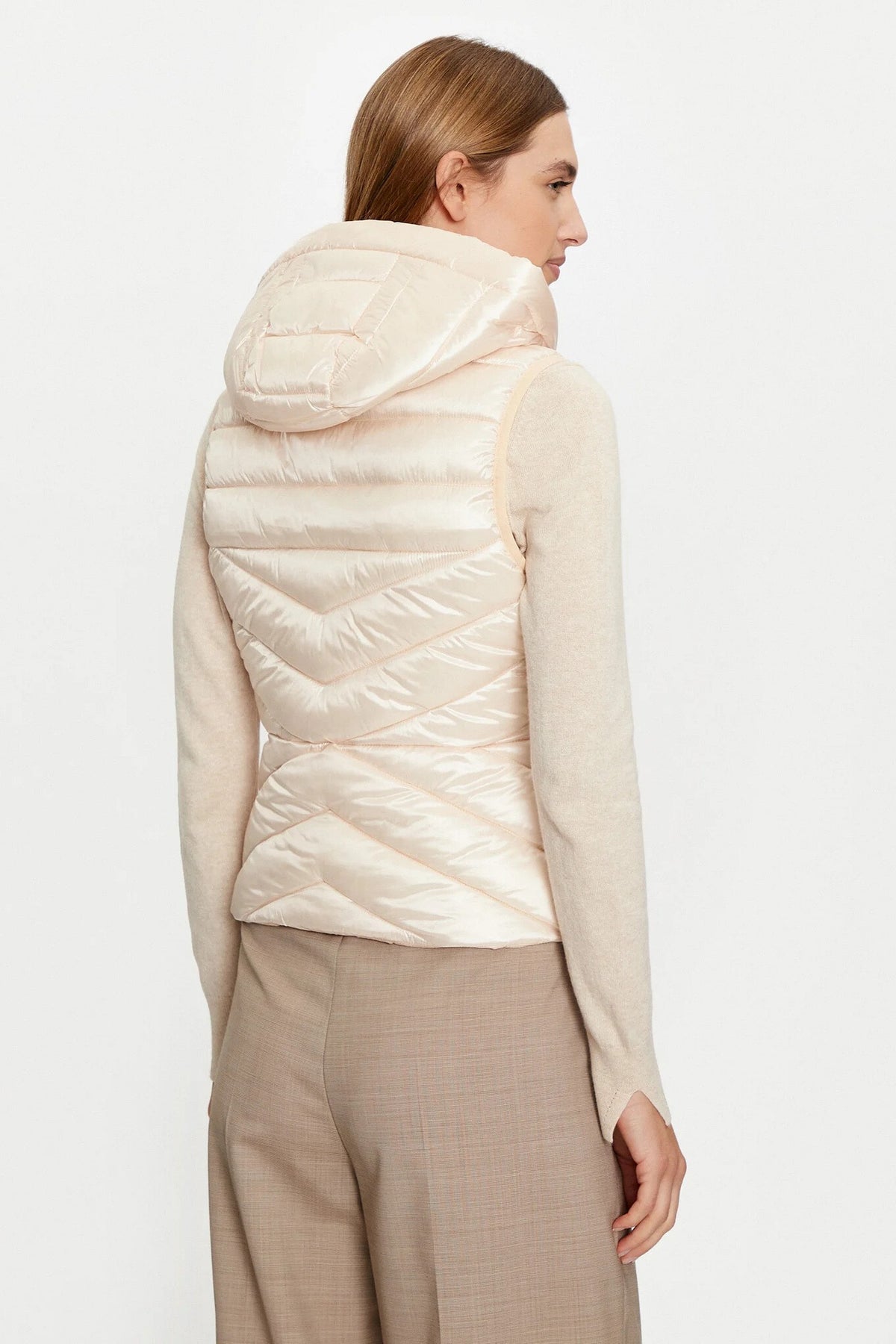 Gilet imbottito Gaudi color panna in nylon lucido con zip e cappuccio, giacca leggera e elegante di Moda-Mania.