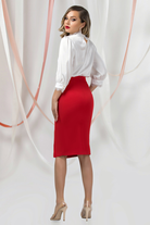 Gonna tre quarti rossa a vita alta Pretty Girl con spacco e rifiniture di perline, tessuto elegante e stile femminile.