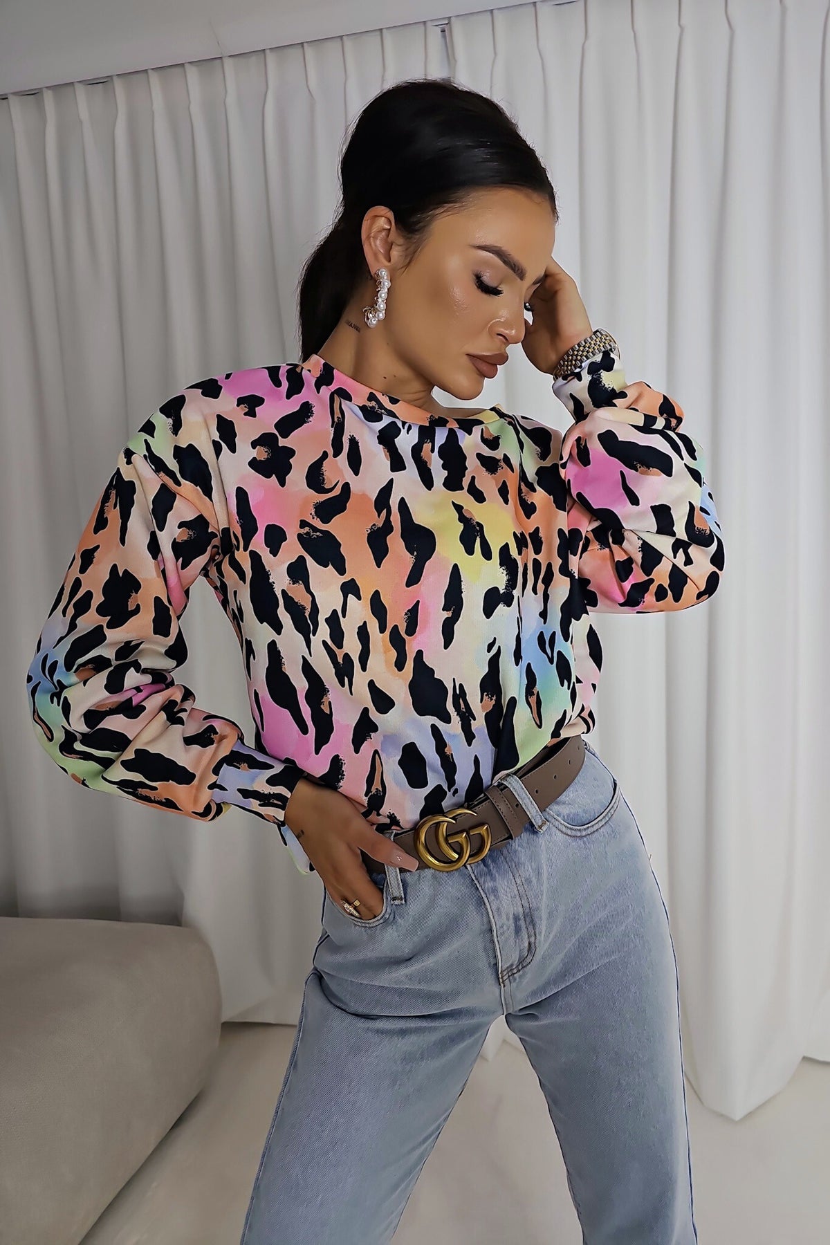 Maglia felpa casual Moda-Mania con stampa maculata multicolore, maniche lunghe e polsini, ideale per look comodi e stilosi.