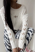 Maglione corto bianco oversize Moda-Mania con girocollo, lavorazione traforata effetto uncinetto, morbido e elegante.