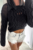 Maglione corto nero Moda-Mania, morbido oversize con lavorazione traforata effetto uncinetto, girocollo, stile casual elegante.