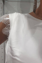 Abito svasato bianco Moda-Mania, corto con gonna a ruota in satinato, dettagli in pizzo e cintura inclusa, abiti eleganti e femminili