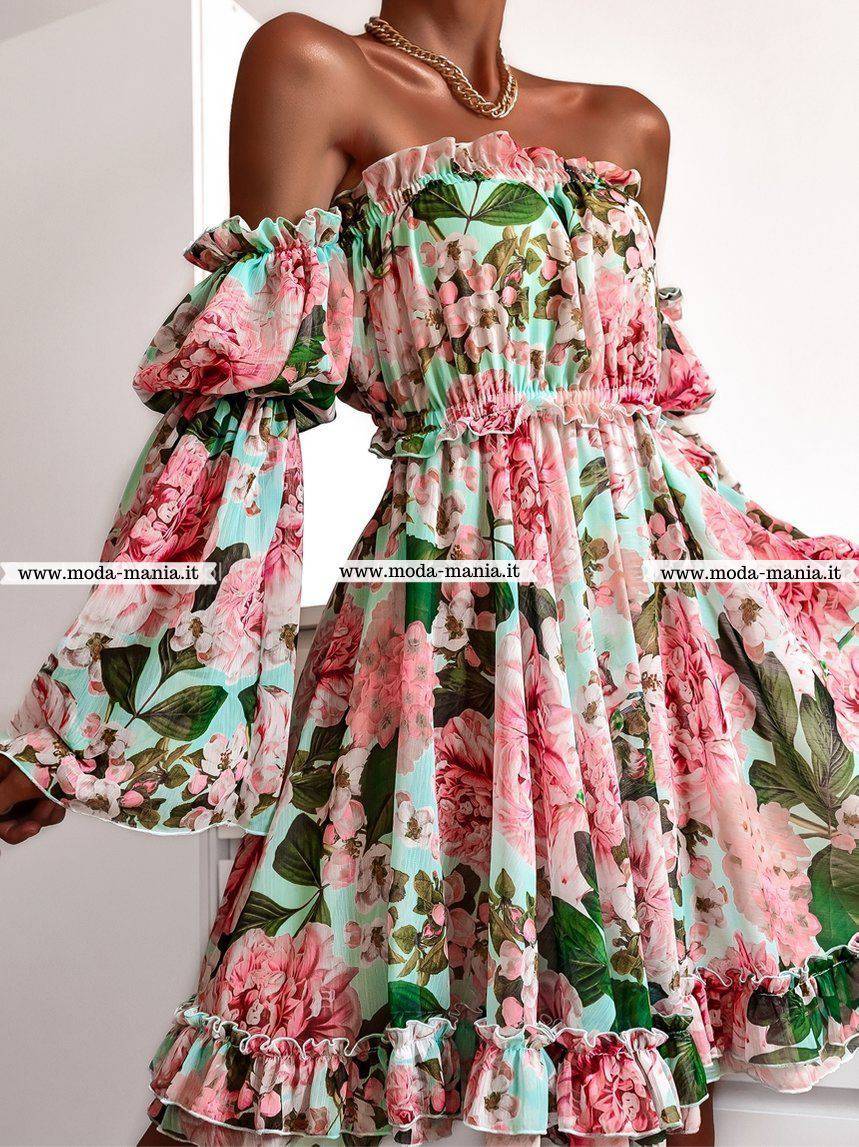 Abito estivo corto Moda-Mania con fantasia floreale verde e rosa, apertura posteriore e maniche lunghe larghe.