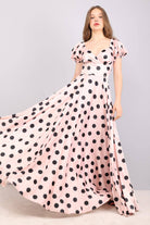 Abito lungo svasato rosa con pois neri, scollo a cuore e maniche a sbuffo in tessuto taffetà, Moda-Mania.