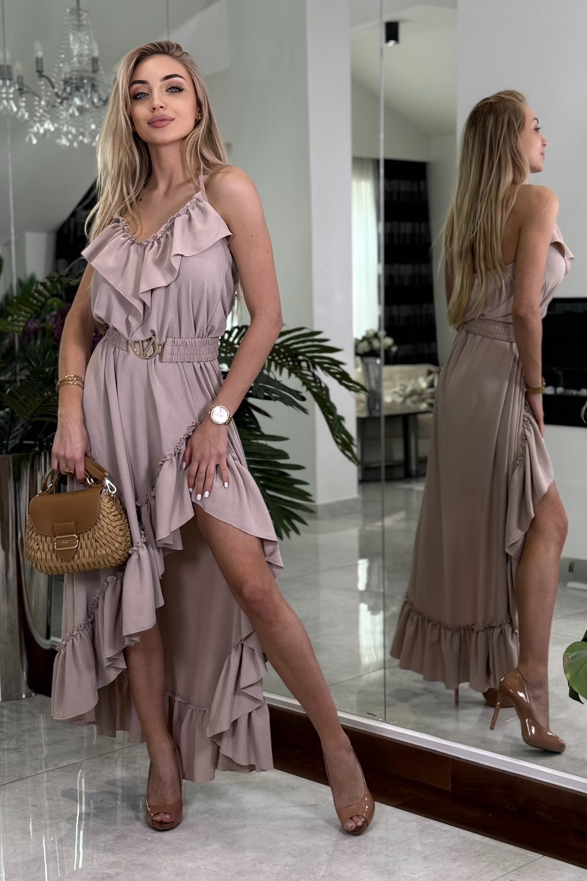 Abito corto beige chiaro Moda-Mania con gonna lunga, cintura elasticizzata e dettagli di volant, davanti corto e dietro lungo.