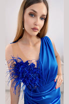 Abito corto blu elettrico Moda-Mania con corpetto a fiori 3D e gonna a tulipano in taffetà, stile elegante e femminile.