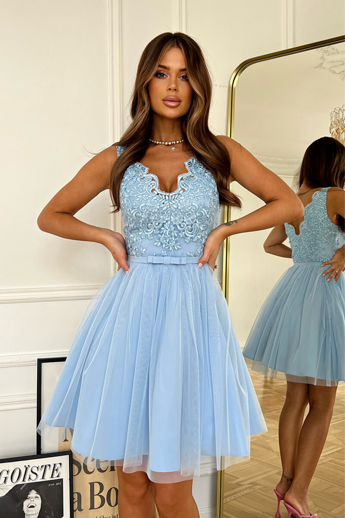 Abito corto celeste svasato princess Moda-Mania con corpetto ricamato e gonna in tulle a strati, stile elegante e romantico.